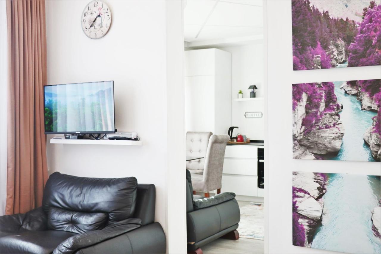 Cozy Apartment In Prishtine Bagian luar foto