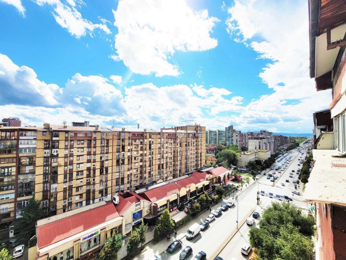 Cozy Apartment In Prishtine Bagian luar foto